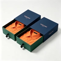 Boîtes d'expédition de vêtements et de chapeaux en carton personnalisées, colorées, avec logo gaufré de luxe, emballage de type tiroir pour envoi postal