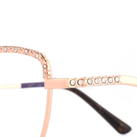 Kacamata Optik Wanita Model Baru 2026 Berkualitas Tinggi, Bingkai Logam Solid Klasik, Bentuk Kupu-kupu, Desain Fashionable yang Dapat Dipersonalisasi