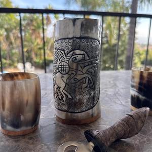 Cuerno Vikingo Auténtico para Beber con Soporte de Hierro, de Lujo, Capacidad de 500 ml, para Fiestas, Vino, Cerveza y Otras Bebidas - Product Image 5