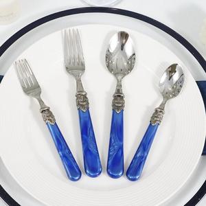 Lot <span class=keywords><strong>de</strong></span> 5 <span class=keywords><strong>couverts</strong></span> élégants en acier inoxydable, couteau, fourchette, cuillère, style européen vintage, pour mariage et fête - Product Image 2