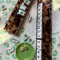 Support d'affichage magnétique personnalisé en acrylique rose de luxe de 20 pouces, support pour tuiles de mahjong festonné avec poussoir