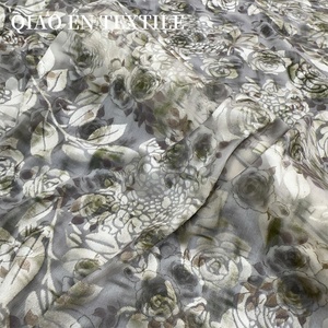 Tissu en velours devoré à motifs floraux rose pastel, velours semi-transparent avec motifs <span class=keywords><strong>aquarelle</strong></span> vintage - Product Image 3