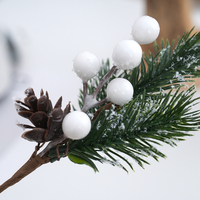Rangkaian Dekorasi Natal Lintas Negara dari Plastik Sutra Buatan, Kerucut Pinus, Cabang Buah Berry, dan Jarum Pinus Berlapis Salju