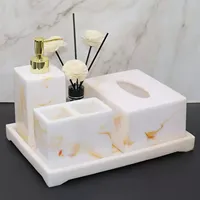 Ensemble d'accessoires de salle de bain classiques en résine marbrée imperméable avec distributeur de savon, gobelet, porte-brosse à dents et plateau pour maisons modernes