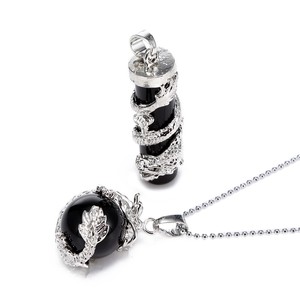 Pendentif en cristal de pierre précieuse de guérison Reki, <span class=keywords><strong>dragon</strong></span> en onyx noir argenté enveloppé autour d'une boule + cylindre, 1 ensemble (2 pièces) par sac - Product Image 2