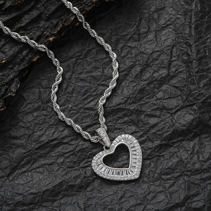 Colgante de corazón vacío sencillo, joyería hip-hop, accesorios, circonita incrustada en cobre, colgante de corazón vacío con cadena. - Product Image 2