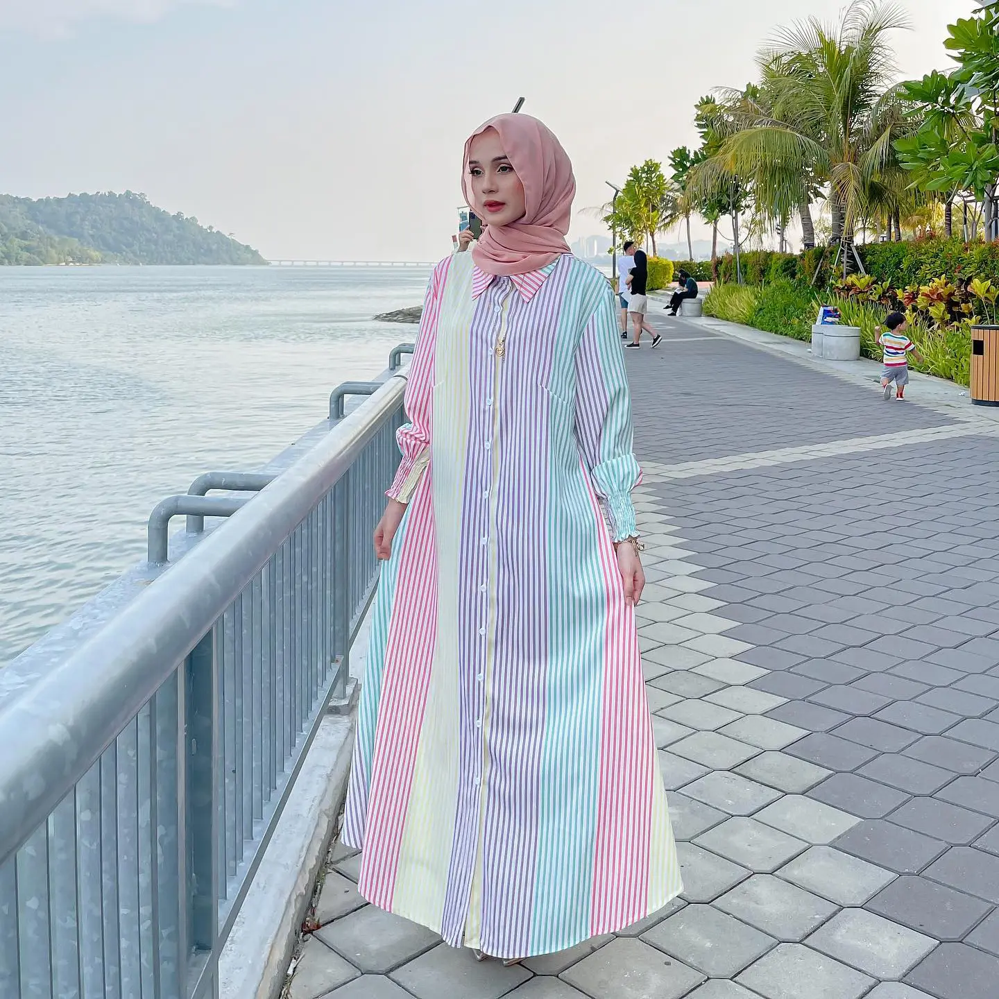 Vestido musulmán 2024, falda larga transfronteriza para mujer, camisa a rayas con solapa, falda larga, vestido musulmán de Oriente Medio para mujer