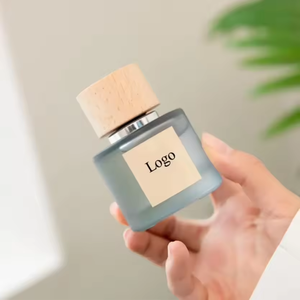 Petit flacon de parfum vide givré de 30 à 50 <span class=keywords><strong>ml</strong></span>, bouteille ronde de parfum d'huile avec bouchon en bois, <span class=keywords><strong>design</strong></span> personnalisé, vente en gros - Product Image 1