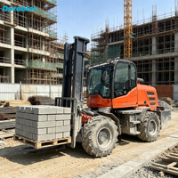 Chariot élévateur tout-terrain durable à quatre roues motrices avec siège conducteur, chariot élévateur à moteur thermique de 3 à 10 tonnes pour travaux extérieurs