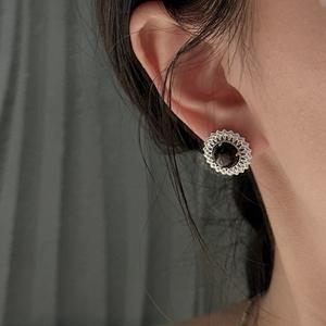 Boucles d'oreilles vintage légères, élégantes et raffinées en argent pur S925 avec pierre scintillante et motif ajouré, bijoux en perles - Product Image 3