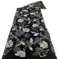 Nouveau tissu brodé en velours tricoté croisé enduit de PVC pour robes et textiles de maison avec broderie de perles et de paillettes