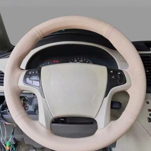 Cubierta especial para volante de cuero cosido a mano para <span class=keywords><strong>Toyota</strong></span> Highlander Senna Rayling <span class=keywords><strong>Corolla</strong></span> para interiores de fibra de carbono - Product Image 2