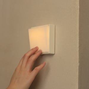 Nouvelle conception de lampe de chevet murale à attraction magnétique, lampe de nuit créative à LED rechargeable - Product Image 1