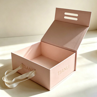 Boîte cadeau magnétique de luxe personnalisée en gros avec poignée, grande boîte en papier pliable, emballage rigide personnalisé pour cadeaux à emporter