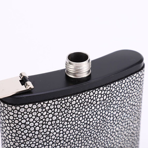 Mini Fiaschetta da Whisky in Acciaio Inossidabile da 8oz, Rivestita in Pelle PU, Bottiglia Tascabile per Liquori, Logo Personalizzato, Etichetta Privata, Pronta per FBA, Piccola - Product Image 4