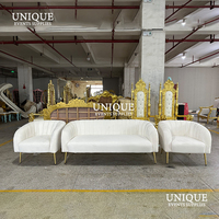 Élégant ensemble de canapés de mariage en velours beige et acier inoxydable doré, forme en L, mousse haute densité, pour salle à manger commerciale et hôtel