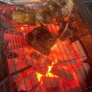 Carbón de briquetas de aserrín de madera dura de buen precio, alto en carbono, bajo en cenizas, residuos blancos, combustible para barbacoa sin humo con 6 horas de duración, de Vietnam - Product Image 6