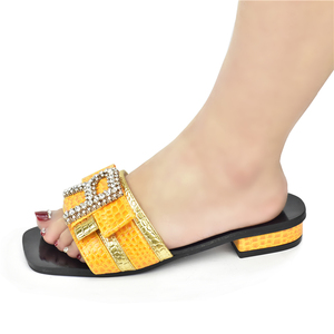 Женские сандалии на низком каблуке - Product Image 2