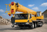 Grue mobile sur camion LTC1000L6, moment de levage de 3637 kN.m, portée des stabilisateurs de 8,1 m