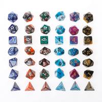 Lot de 7 dés polyédriques bicolores de 16 mm en acrylique à bords arrondis pour D&D et jeux de rôle sur table
