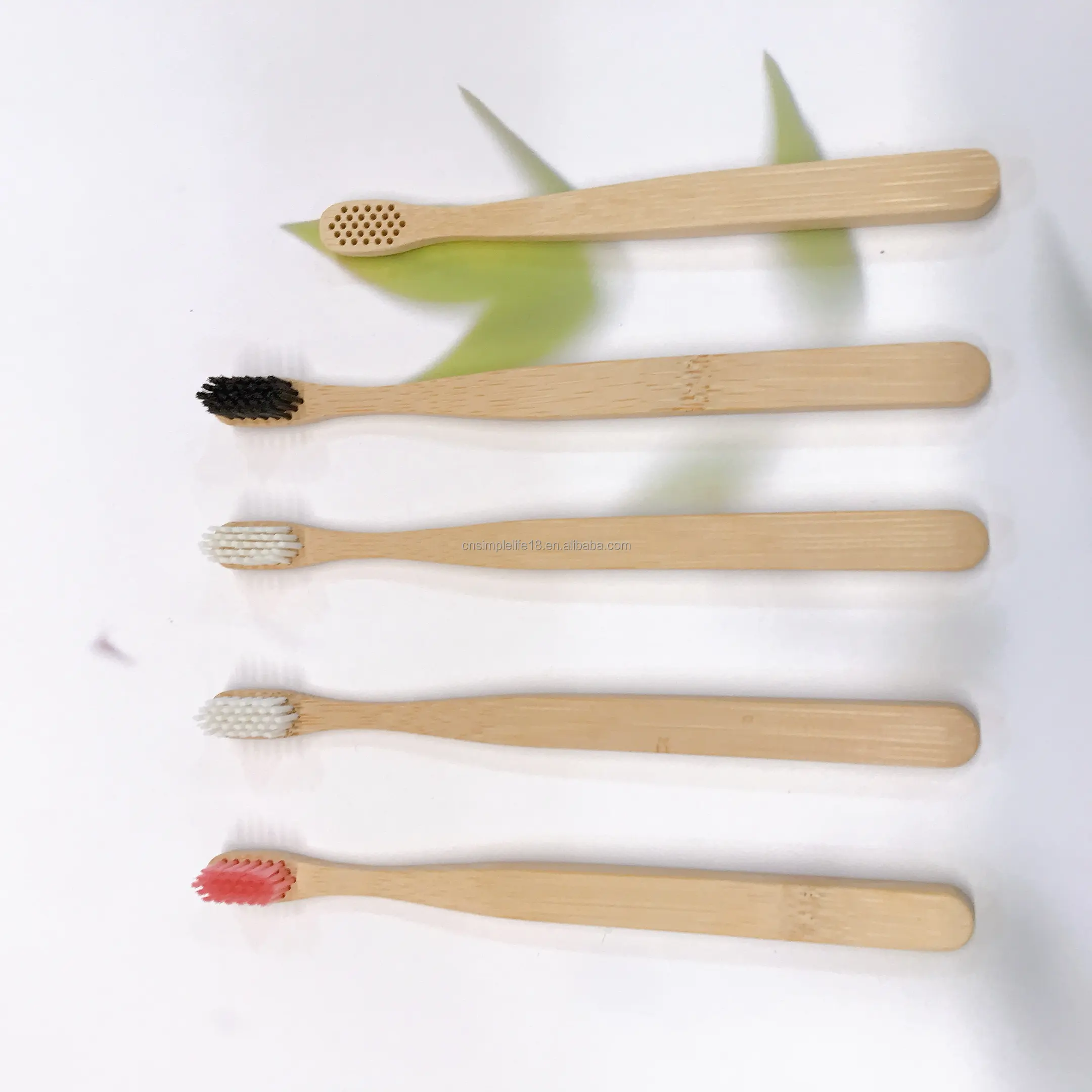 ショッピングWebサイトのデザイン100% 自然な環境にやさしいディープクリーンな柔らかい毛の竹の歯ブラシ