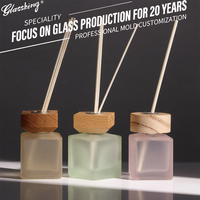 Bouteille diffuseur à roseaux en verre rose mat carré avec couvercle en bois biseauté, logo personnalisé, conteneur d'arôme vide, vente en gros OEM en vrac