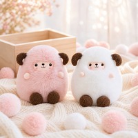 Mignon agneau en peluche rose avec des oreilles bouclées et un visage brodé, animal en peluche doux pour la décoration de la chambre d'enfant et cadeau pour une ambiance douillette