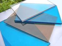 Panneau de toiture en polycarbonate solide transparent à haute transmission lumineuse et résistance aux chocs pour lucarne et auvent