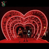 Décoration de rue de ville commerciale, motif lumineux géant en forme de cœur rouge 3D pour la décoration de la Saint-Valentin, décoration de mariage