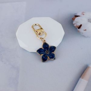 New Cross-border <b>Hot</b> Sale Korean Style Simple Cute Girl Pear Flower Zinc Alloy Pendant Keychain <b>Bag</b> Small Gift Model 000 - Product Image 2