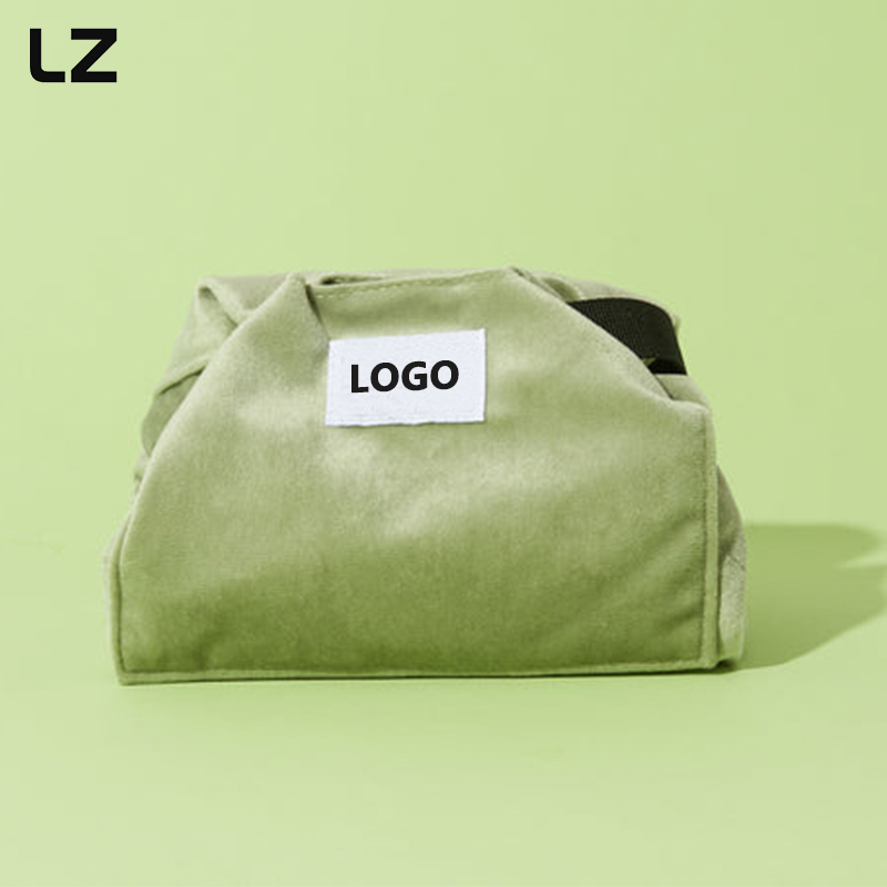 Borsa con coulisse in velluto verde salvia