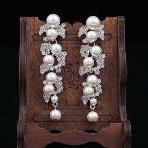 ต่างหูห้อยสไตล์ยุโรปอเมริกันย้อนยุคสำหรับผู้หญิง ประดับคริสตัลและเพชรเทียม ดีไซน์เรขาคณิต ชุบทอง ทำจากโลหะผสม - ขายดี - Product Image 4