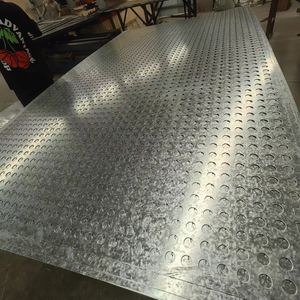 Grille de couloir industrielle en acier non allié perforé, finition anodisée, durable, résistante à l'eau et à la corrosion - Product Image 1