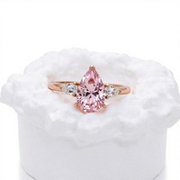 LUXESHINE 4ct Birnenförmiger Laborgezüchteter Rosa Saphir Zertifizierter Trendiger Hochzeits- und Verlobungsring Roségold-Plattiert Sterling Silber