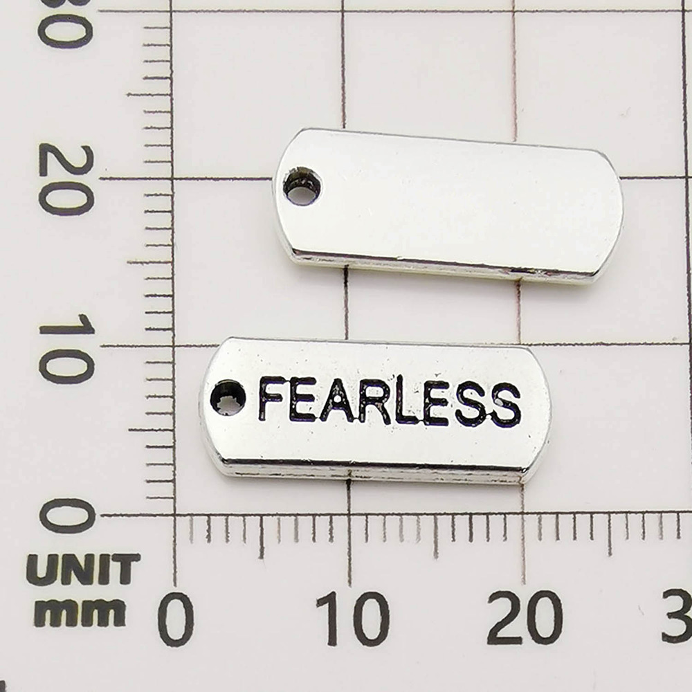 Une lettre antique en argent "fearless" 8*20mm - 1,6g - 10818