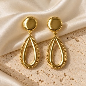 Orecchini Pendenti a Goccia Traforati da Donna per Uso Quotidiano e Occasioni Speciali, Design Geometrico - Product Image 3