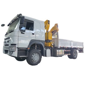 Camión grúa SINOTRUCK HOWO 4x2 de 6 ruedas con grúa de brazo plegable de 8 y 10 toneladas en venta - Product Image 1