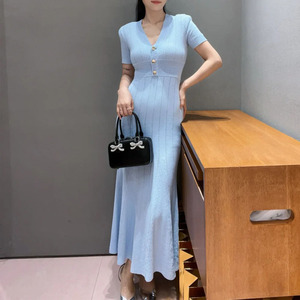 QDZ <span class=keywords><strong>CH</strong></span> Early Fall New Blue V-Neck Slim Knit Dress para mujer Venta al por mayor Casual White Vestidos largos Hollow Decoration - Product Image 3