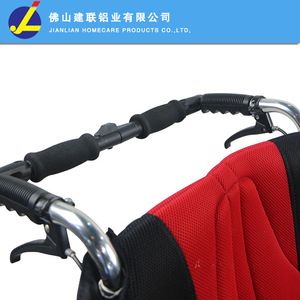 Fauteuil roulant manuel léger et pliable avec frein en U pour l'assistance à la mobilité des personnes âgées - Product Image 4