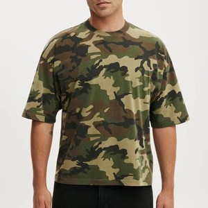 เสื้อยืดคอกลมแขนสั้นสำหรับผู้ชายโอเวอร์ไซส์ลายพราง - Product Image 2