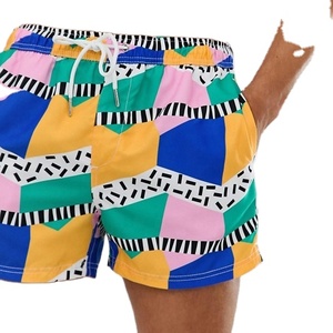 Pantalones cortos de baño geométricos coloridos para hombre, pantalones cortos de secado rápido con cordón en la cintura, ropa de playa de verano, patrón vibrante, pantalones cortos de piscina para vacaciones - Product Image 4