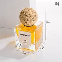 Flacon de parfum élégant de haute qualité 50 ml, vaporisateur minimaliste carré en verre transparent avec capuchon