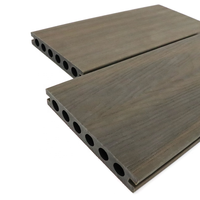 Planches de terrasse en composite bois-plastique (WPC) co-extrudées, résistantes aux UV, effet bois 3D, adaptées aux pieds nus, pour patio et terrasse.