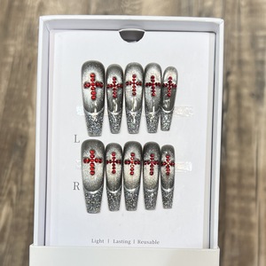 Faux ongles Ruby à presser avec motif œil de chat foncé, paillettes et cristaux, design français, luxe, faits à la main - Product Image 1