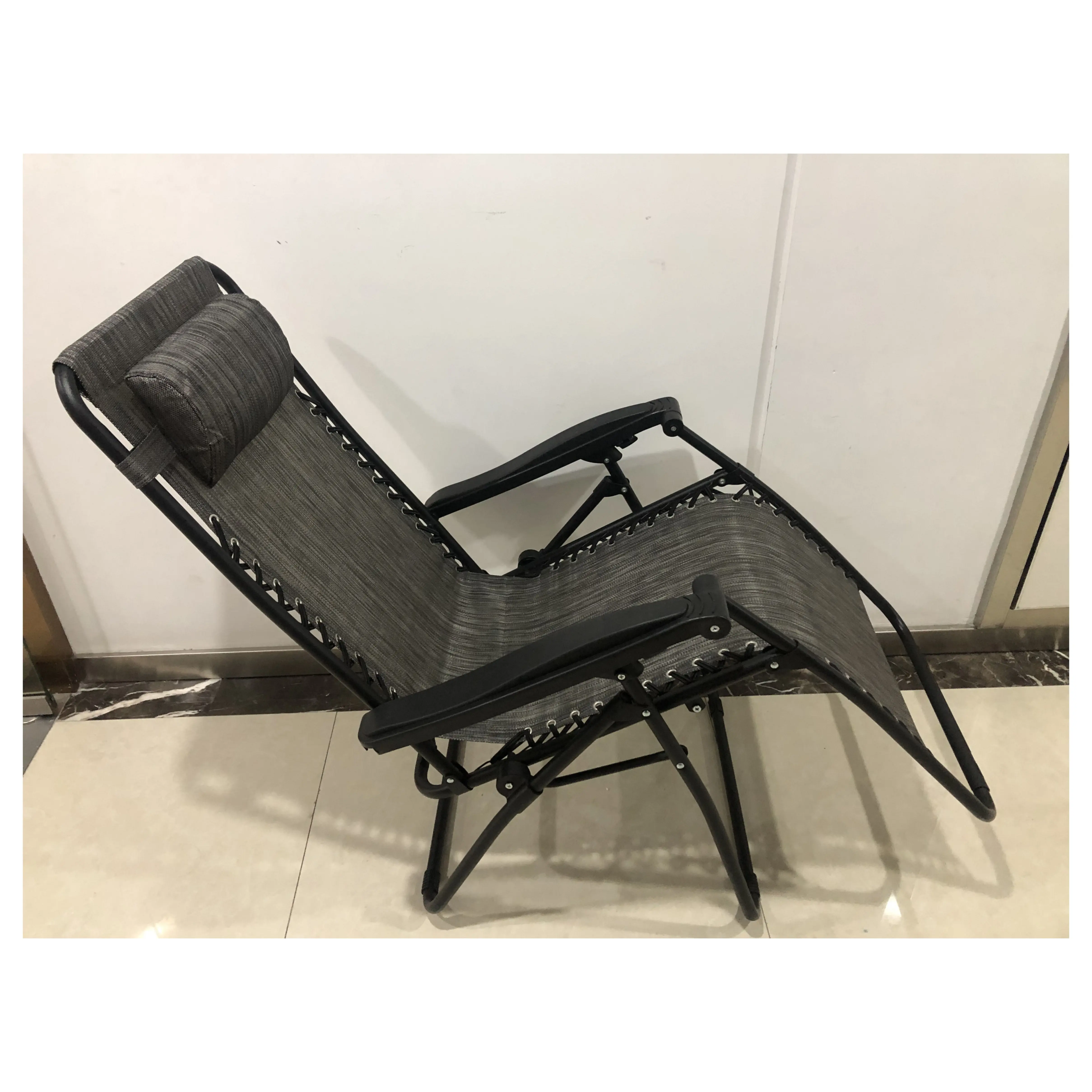 Açık kamp katlanır katlanabilir Recliner şezlong bahçe sıfır yerçekimi sandalye yastık ve bardak tutucu-2 Set