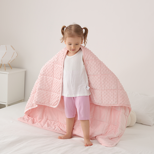 Couverture lestée pour enfants, petite fille, respectueuse de la peau, douce à pois en Minky, rose, 7 couches pour enfants, vente en gros - Product Image 1