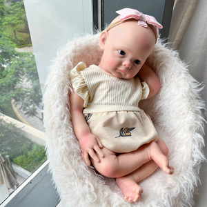 Boneca Reborn de <span class=keywords><strong>Silicone</strong></span> Sólido para Bebê Menina, Lavável, Esticável, Pintada, 45cm, Realista, Macia e Pesada - Product Image 5