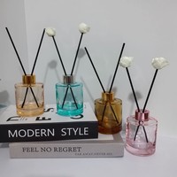 Bouteille en verre vide de qualité supérieure pour diffuseur de parfum à bâtonnets, avec marquage à chaud et surface gravée, logo personnalisé, MOQ flexible