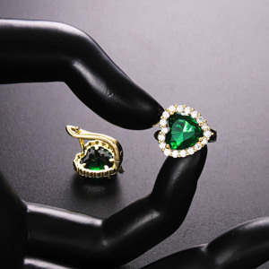 Cm Bán Buôn Nhà Sản Xuất Vàng CZ Bông Tai 2025 Thiết Kế Mới Thả Hình Dạng Hình Trái Tim 14K Đầy Màu Sắc Zircon Người Phụ Nữ Huggie Bông Tai - Product Image 5