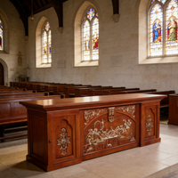 Conjunto de Altar y Atril de Madera para Iglesia con Patrones Religiosos Intrincados para Espacios Sagrados